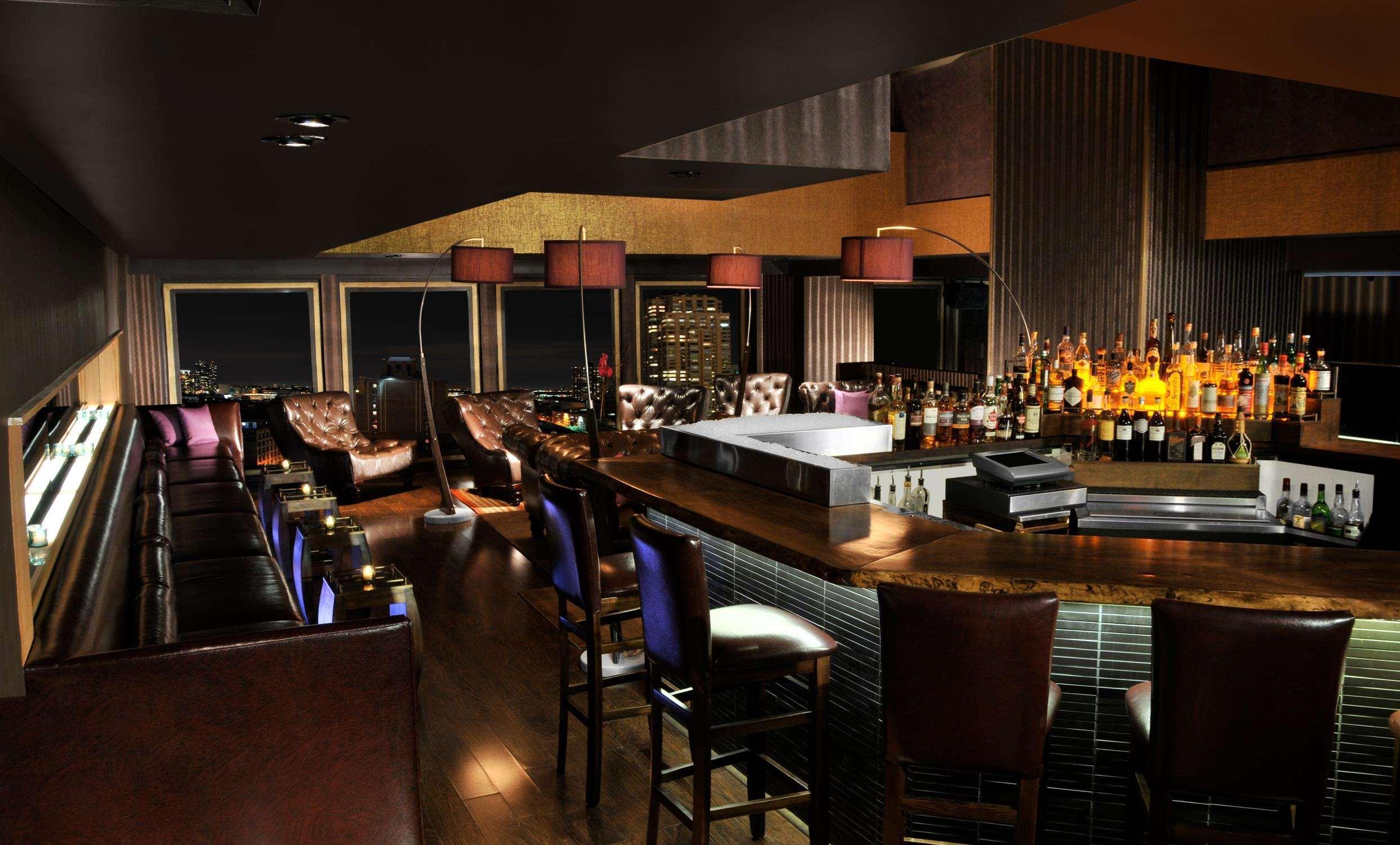 Отель Kimpton Theta New York - Times Square By Ihg Экстерьер фото The bar at the 360° Lounge