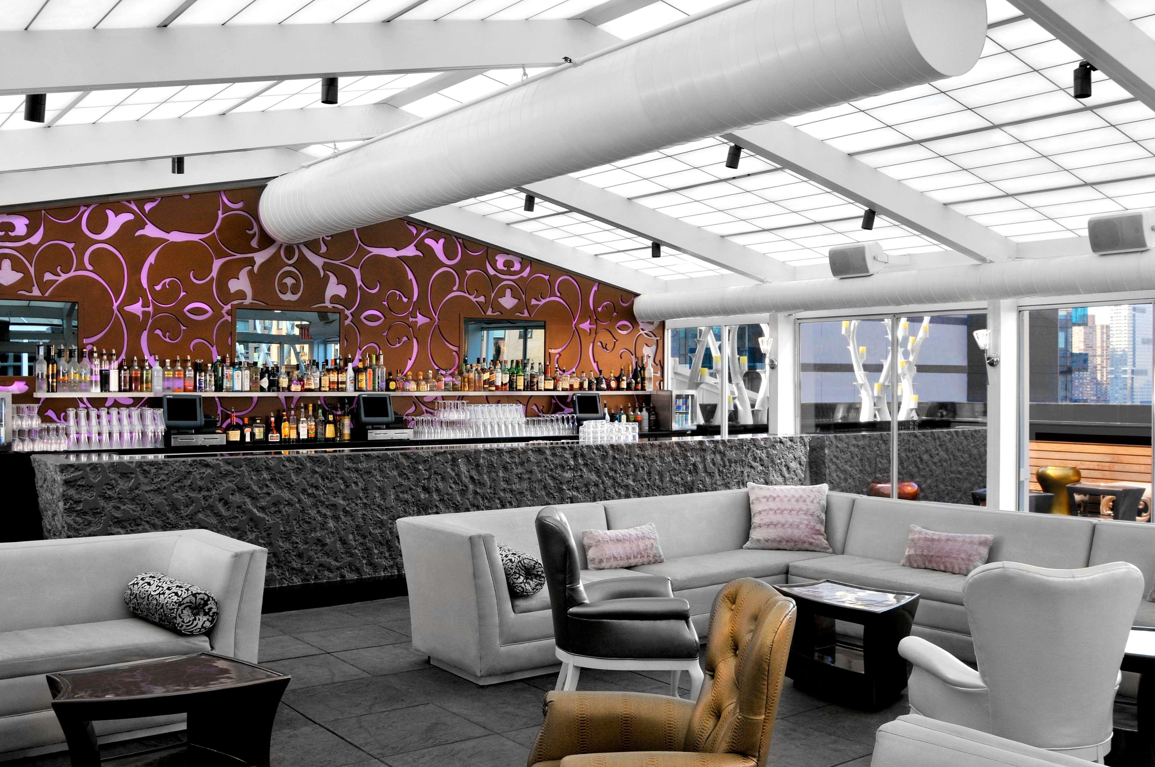 Отель Kimpton Theta New York - Times Square By Ihg Экстерьер фото The bar at the 101 bar
