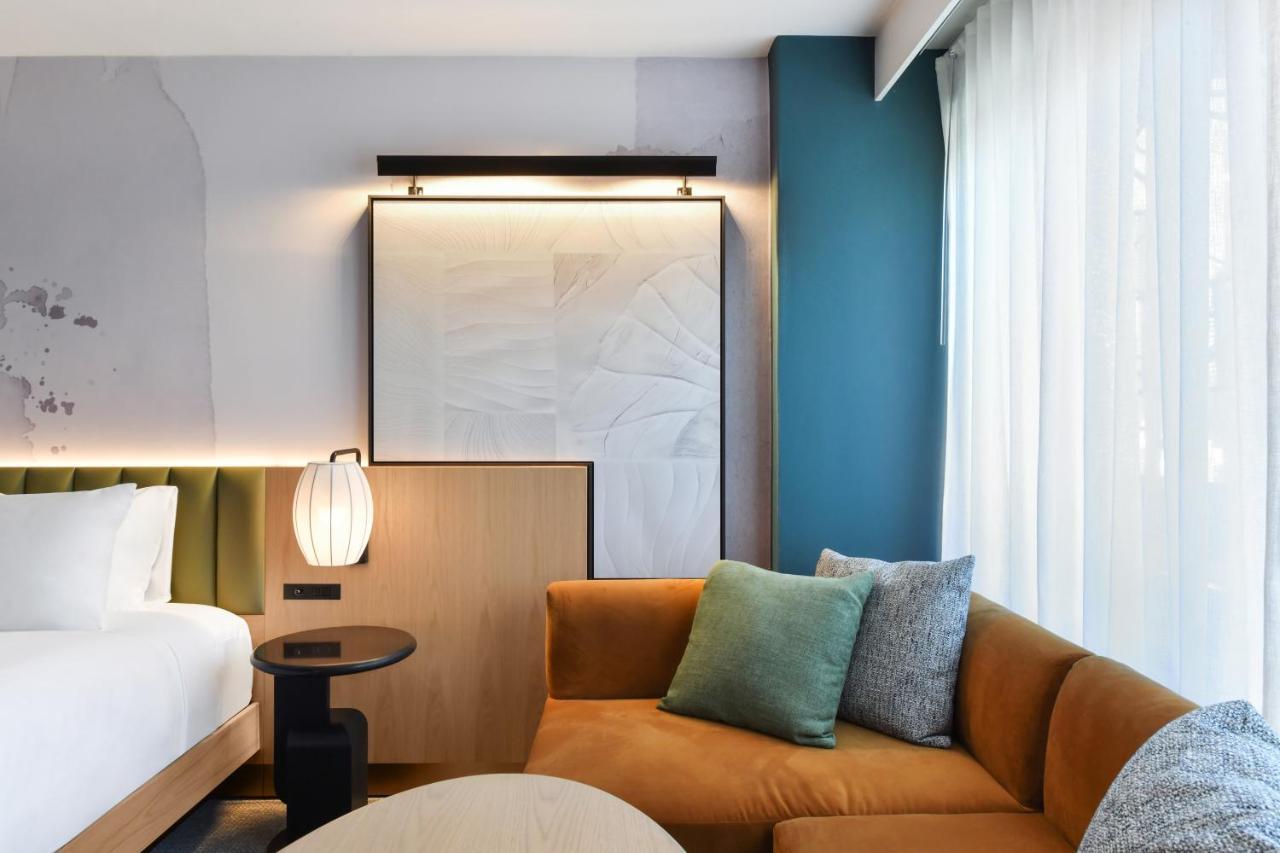 Отель Kimpton Theta New York - Times Square By Ihg Экстерьер фото A room at the hotel