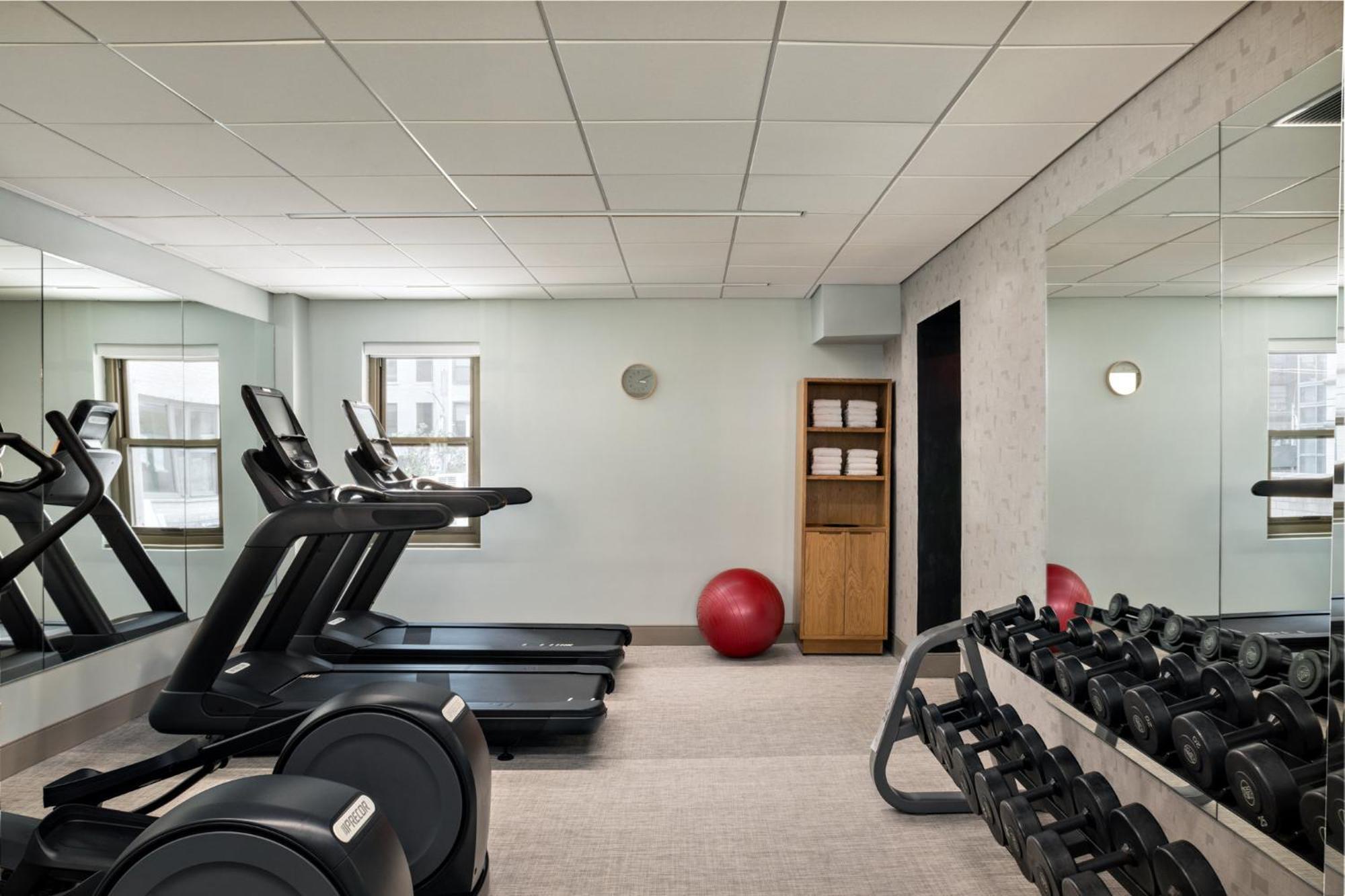 Отель Kimpton Theta New York - Times Square By Ihg Экстерьер фото The gym at The Standard East Village