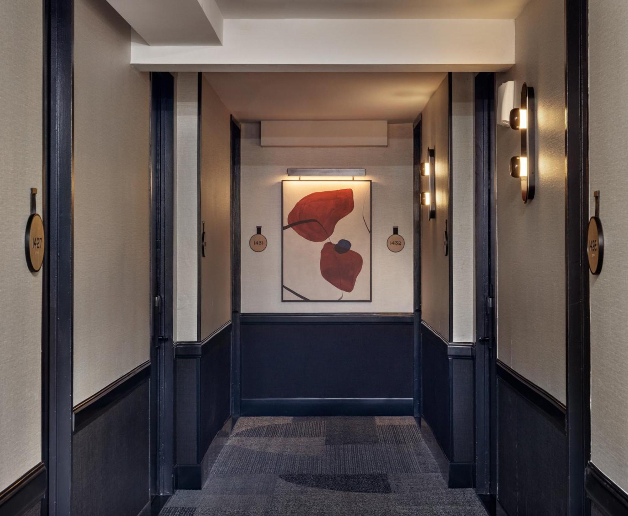 Отель Kimpton Theta New York - Times Square By Ihg Экстерьер фото Corridor