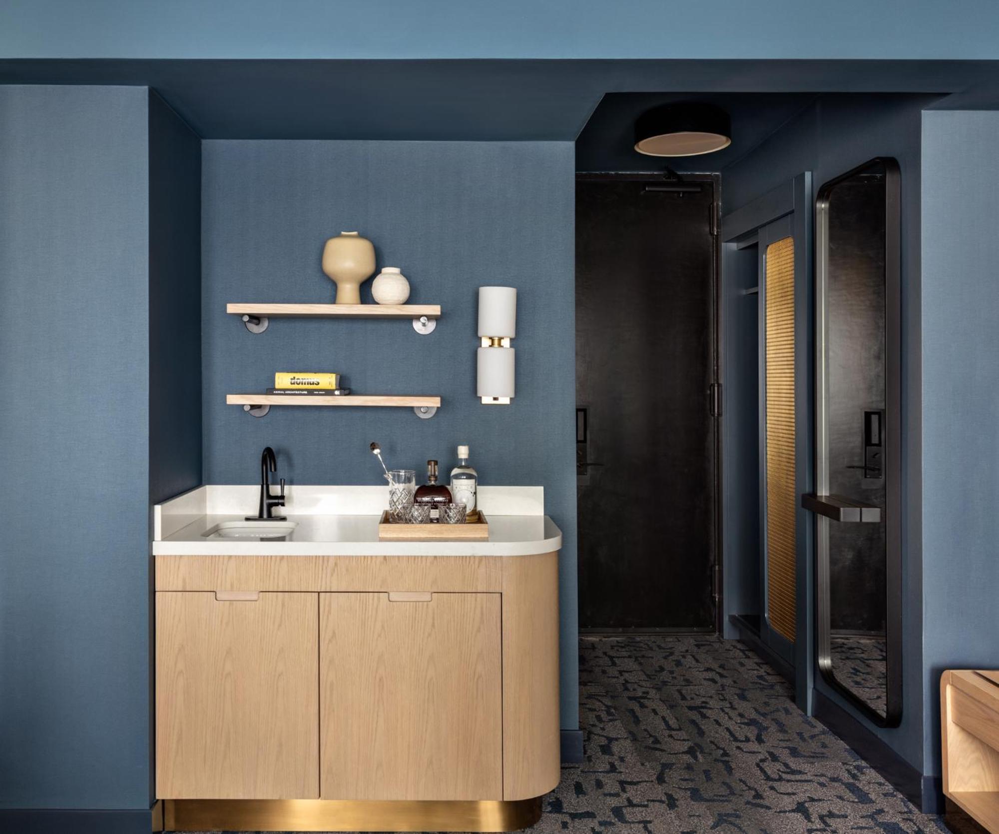 Отель Kimpton Theta New York - Times Square By Ihg Экстерьер фото A bathroom at the Standard East Village