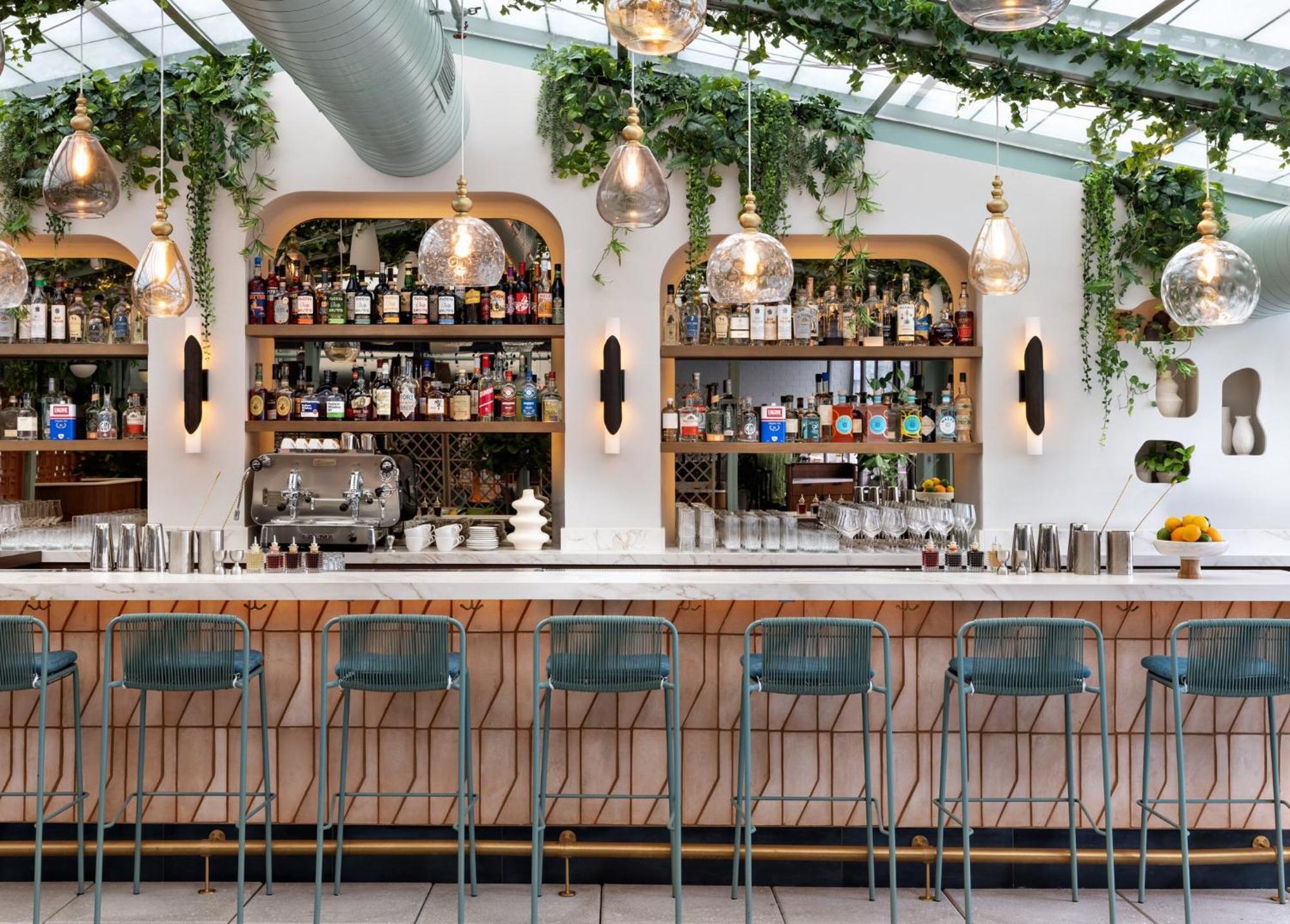 Отель Kimpton Theta New York - Times Square By Ihg Экстерьер фото The bar at the restaurant