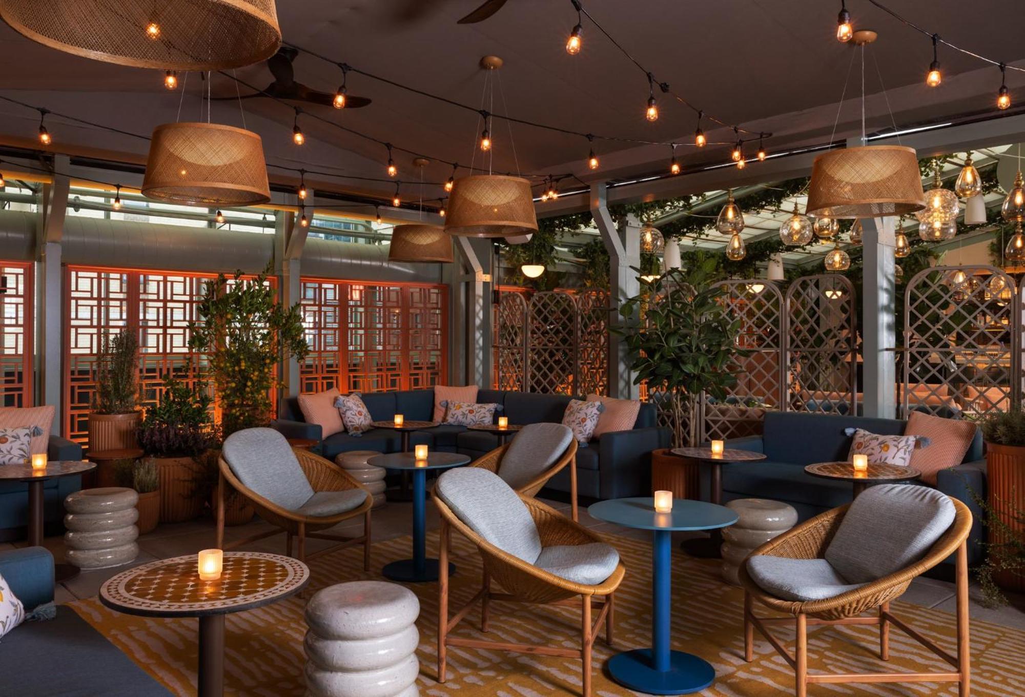 Отель Kimpton Theta New York - Times Square By Ihg Экстерьер фото The interior of the restaurant