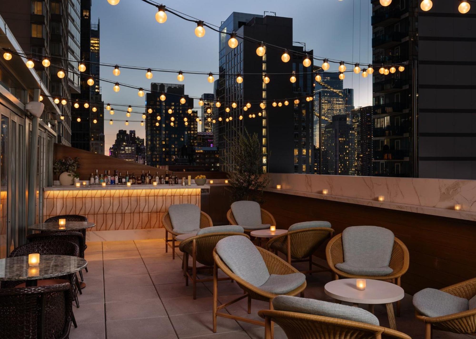 Отель Kimpton Theta New York - Times Square By Ihg Экстерьер фото The rooftop bar at the Standard East Village